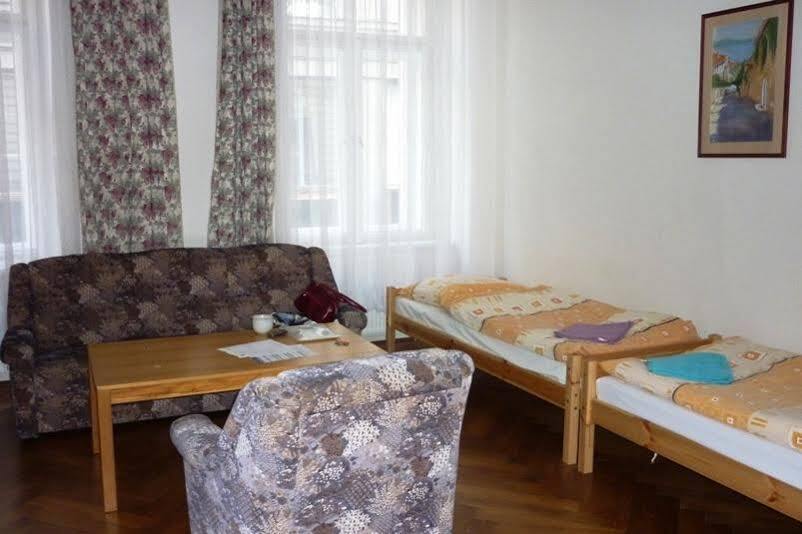 Gallery Hostel Prague Extérieur photo